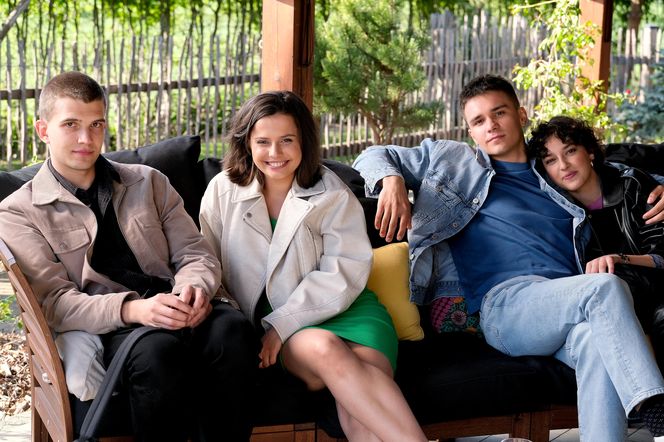 M jak miłość. Nowi znajomi Mateusza zmienią go nie do poznania! Janek, Anka i Daria zaskoczą nawet Barbarę? - ZDJĘCIA