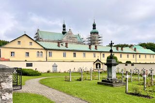Ten klasztor pod Krakowem przez lata był zamkniętą pustelnią, teraz to podwójne sanktuarium. Mieszka w nim 700 nietoperzy