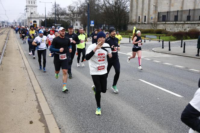 Bieg na Piątkę 2024, Warszawa - zdjęcia. Biegłeś? Szukaj się w galerii!