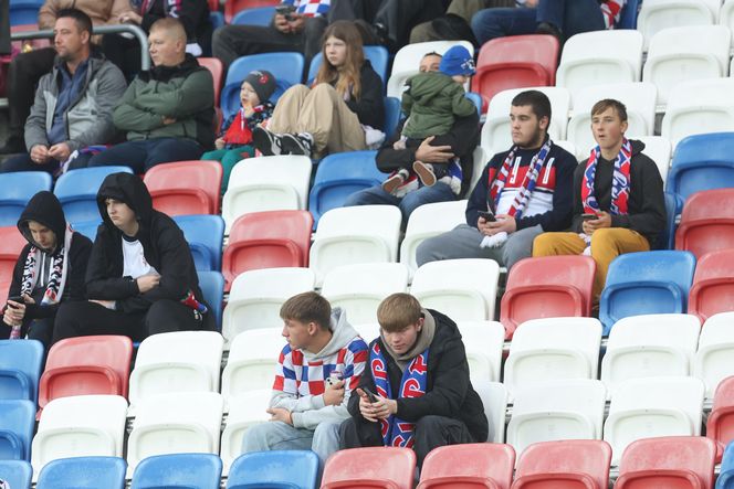 Górnik Zabrze zmierzył się z Zagłębiem Lubin. Kibice rozgrzewali piłkarzy z trybun