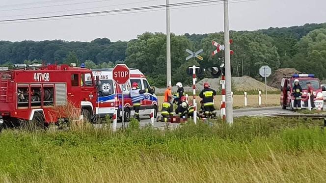 SZYNOBUS ZDERZYŁ SIĘ ze skuterem. Jedna osoba nie żyje!