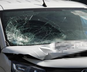 Kierowca Toyoty wjechał w pieszych na Bielanach. Cztery osoby trafiły do szpitala