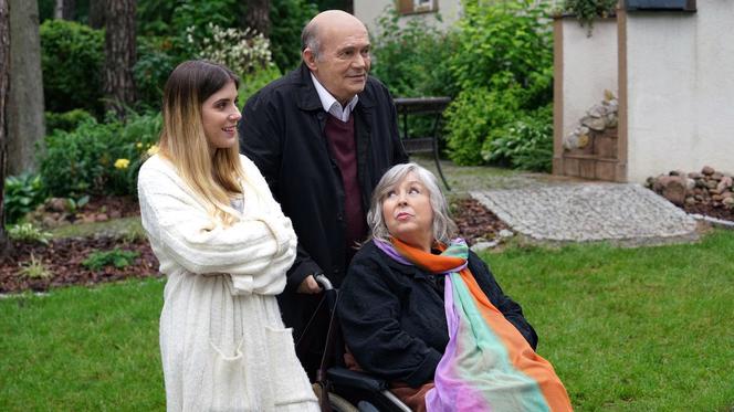 Barwy szczęścia odc. 2130. Teresa (Jolanta Lothe), Fryderyk Struzik (Paweł Nowisz), Agata (Natalia Zambrzycka)