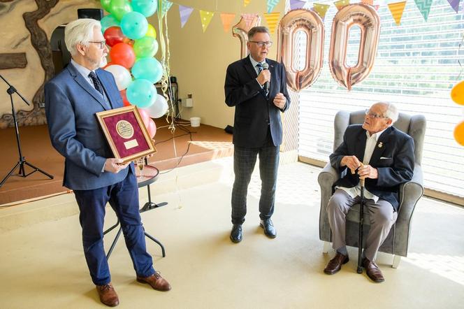 Wstąpił do wojska w wieku 20 lat i walczył w operacji berlińskiej! Teraz pan Kazimierz świętował 100. urodziny