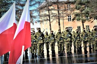 Przysięga wojskowa w Braniewie. Mamy blisko 60 nowych żołnierzy [ZDJĘCIA]