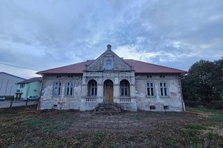 Niezwykły obiekt w Grodzisku Dolnym. Zabytkowy dworek od zawsze intrygował