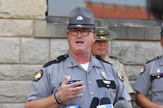  Ostrzelał 12 samochodów na autostradzie. Trwa obława