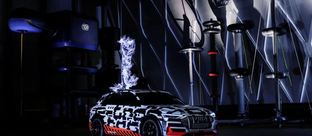 Audi e-tron w klatce Faradaya