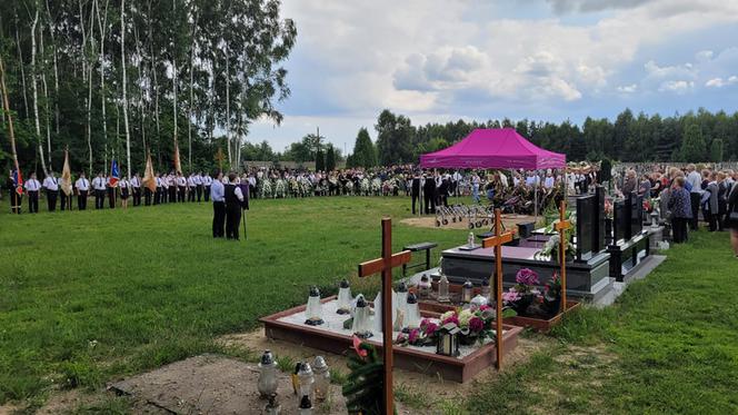 Pogrzeb ofiar zabójstwa w Borowcach. Gianni pożegnał swoich bliskich [ZDJĘCIA]