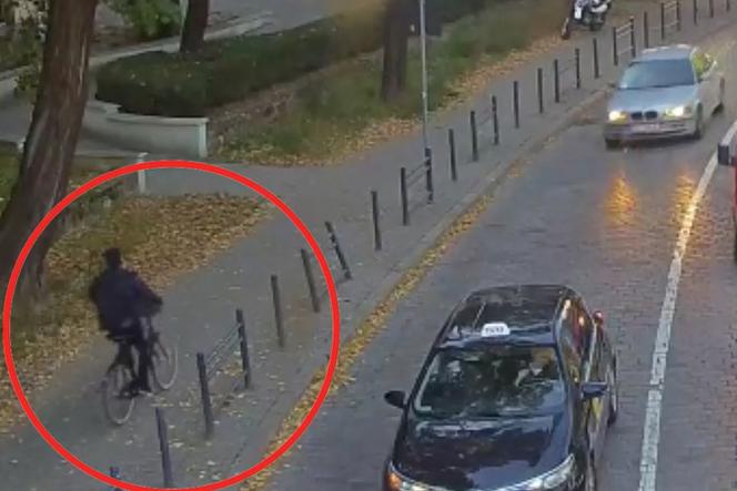 Rozbój na Krzykach. Policjanci poszukują mężczyzny na rowerze