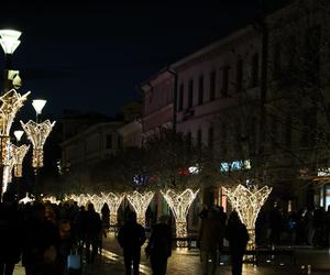 Drugi dzień świąt w centrum Lublina. Deszczowa pogoda nie odstraszyła spacerowiczów!