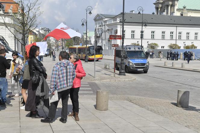 Niezależny prezydent II RP. Tajemnicza manifestacja na Krakowskim Przedmieściu