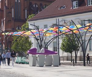 Kolorowe parasolki nad Kilińskiego w Białymstoku