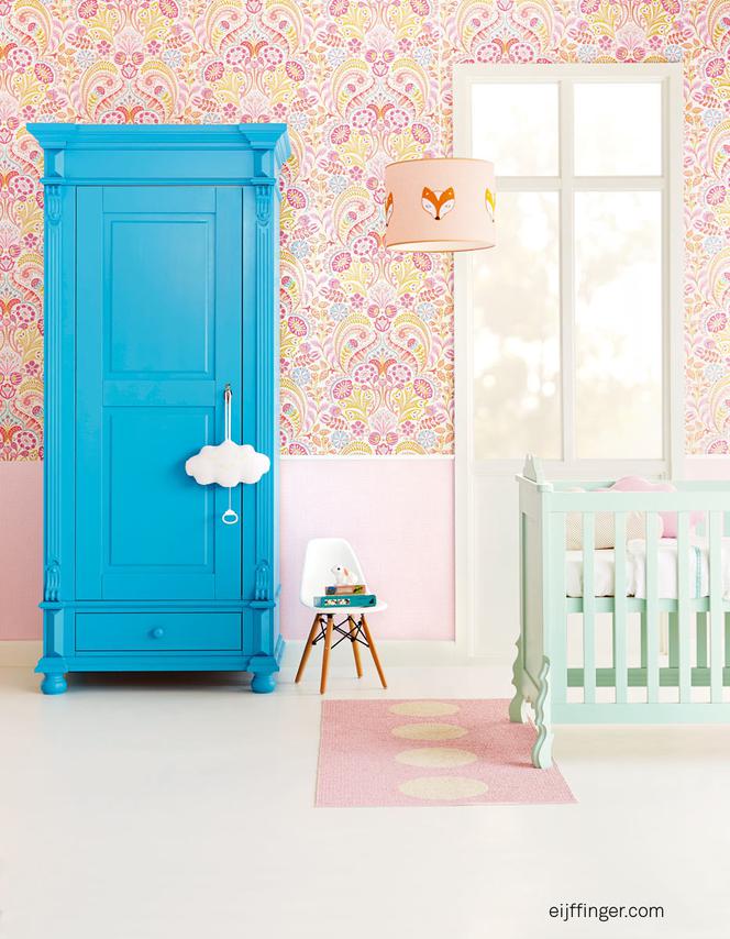 Różowy wzór paisley w pokoju dziecka