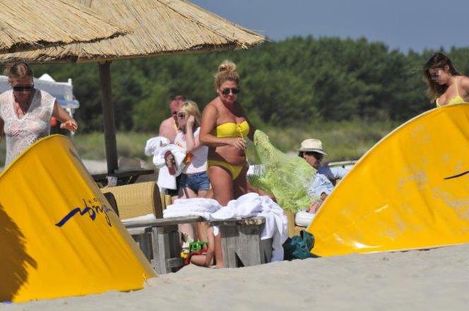 Beata Kozidrak na plaży. Płynie w niej gorąca krew!