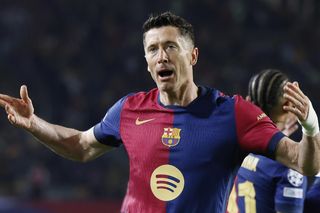 Wybuchy pod hotelem, w którym śpią Robert Lewandowski i Wojciech Szczęsny przed rewanżem z Borussią Dortmund! Wszystko zostało nagrane
