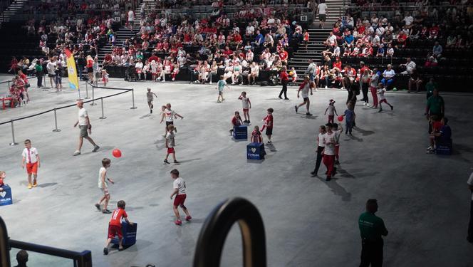 Euro 2024. Tysiące fanów piłki nożnej w Strefie Kibica w hali Urania. Zobacz zdjęcia