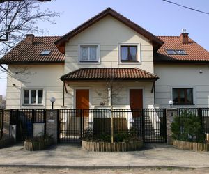 Wygląda jak „bliźniak”, a nim nie jest. Co to za dom?