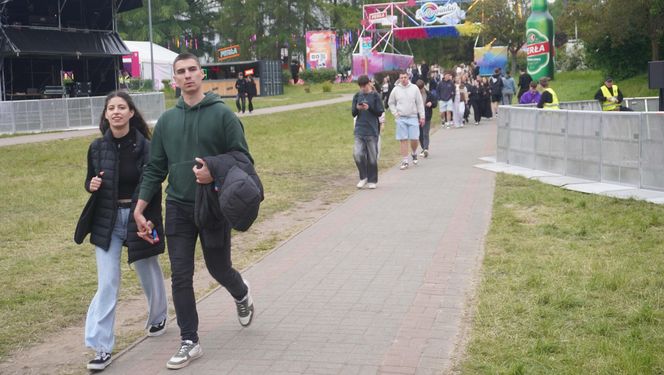 Kortowiada 2025. Koncerty na Plaży Kortowskiej przyciągnęły tłumy. Tak wyglądał drugi dzień imprezy!