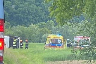 Wypadek autobusu z dziećmi! Są poszkodowani, droga zablokowana