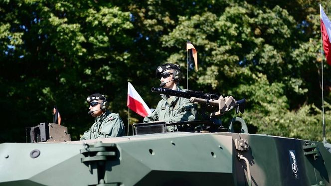 Defilada wojskowa 15 sierpnia w Warszawie. Święto Wojska Polskiego w stolicy