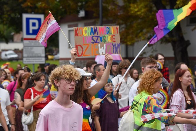 VI Toruński Marsz Równości. Przeciwnicy modlili się w centrum