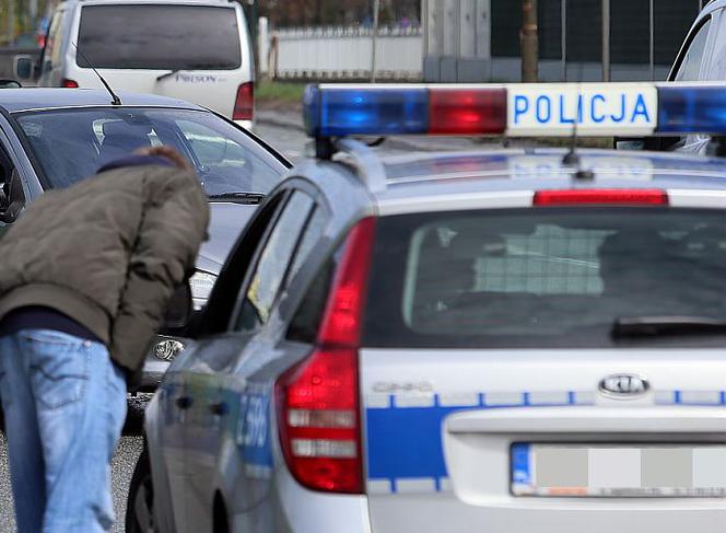 Policja policjant wóz policyjny