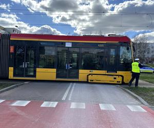 Zalana krwią pasażerka tramwaju. Makabryczny wypadek na warszawskiej Białołęce