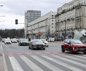 Marszałkowska w Warszawie zostanie zwężona. Tak wygląda przed przebudową 