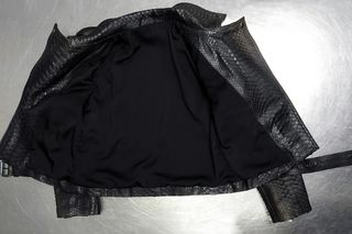 Przedziwne próby przemytu na lotniskach w Warszawie. Ależ to musiało śmierdzieć!