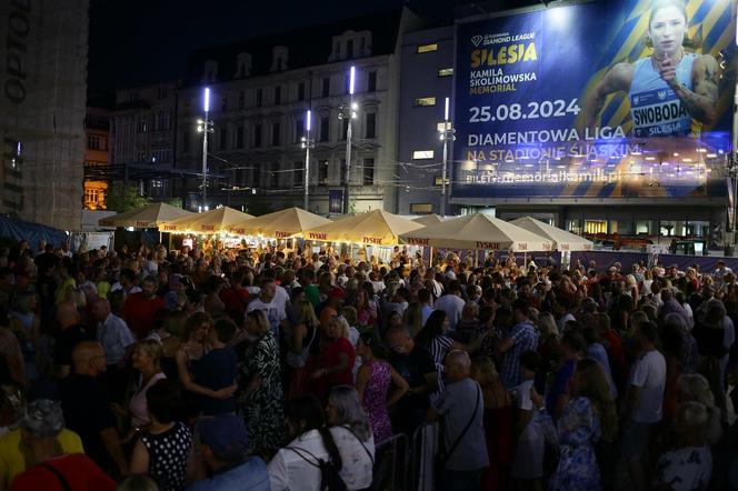 Potańcówka przed Teatrem Śląskim w Katowicach