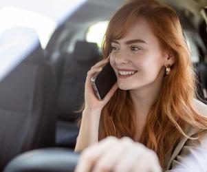 Stracisz prawo jazdy za rozmowę przez telefon