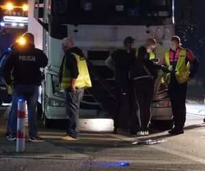 Błonie. Wjechali hulajnogą elektryczną prosto pod tira. Nie mieli szans, zaginęli na miejscu