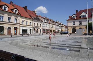 Upały na Śląsku męczą mieszkańców. Na ulicach Żor pustki