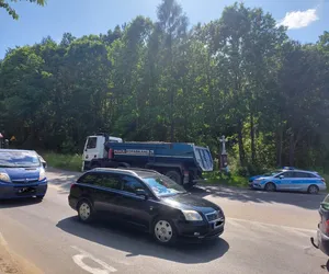 Ciężarowy DAF blokował wczoraj zjazd z DK 42. Kierowca dostał trzy mandaty