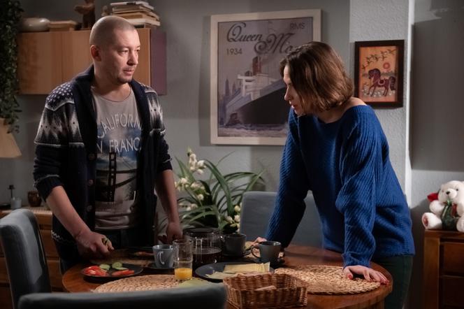 Na Wspólnej odc. 2861. Bogdan (Wojciech Brzeziński), Joanna (Anna Cieślak)