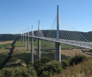 Wiadukt Millau we Francji