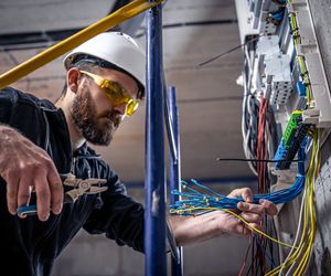 Układanie przewodów elektrycznych norma i przepisy
