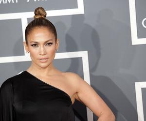 Jennifer Lopez kompletnie naga! 53-letnia gwiazda świeci pupą z billboardów