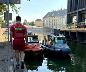 Wrocław. Makabra na Odrze. Z rzeki wyłowiono ciało 62-letniego mężczyzny 