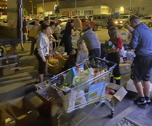 Strażacy-ochotnicy zorganizowali zbiórkę dla powodzian. „Udało się zapełnić tira po brzegi” [ZDJĘCIA]