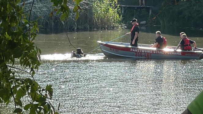 Utonął podczas próby przepłynięcia Jeziorka Czerniakowskiego. Po tragicznej śmierci służby szukają kolejnej osoby