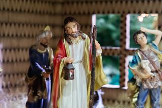 Niepełnosprawny artysta dokonał niemożliwego! Zbudował szopkę z ponad 82 tys. zapałek [ZDJĘCIA] 