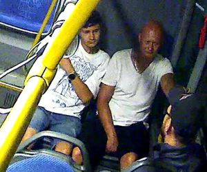 Pobili brutalnie pasażera autobusu w Krakowie. Policja udostępniła ich wizerunki