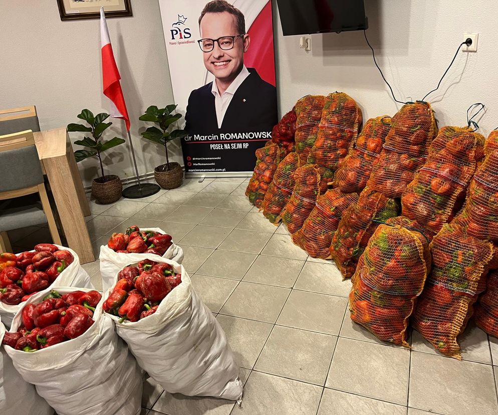 Romanowski wspiera rolnika. Zaprasza do poselskiego biura po paprykę