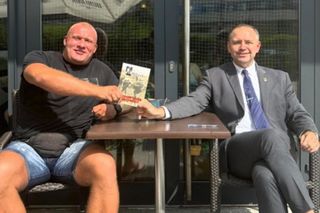 Tak Wielki Bu skomentował wizytę Nawrockiego u Trumpa. Co za zdjęcie prezydenta 