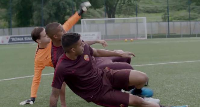 Wojciech Szczęsny i koledzy z AS Roma trenują... breakdance!