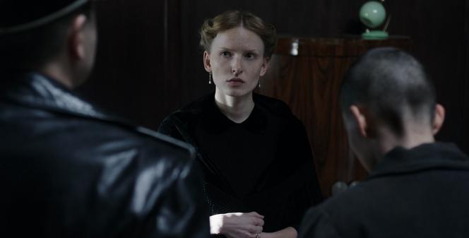 Dom pod Dwoma Orłami odcinek 9. Fela (Justyna Janowska), Lisa Weber (Karolina Rzepa)