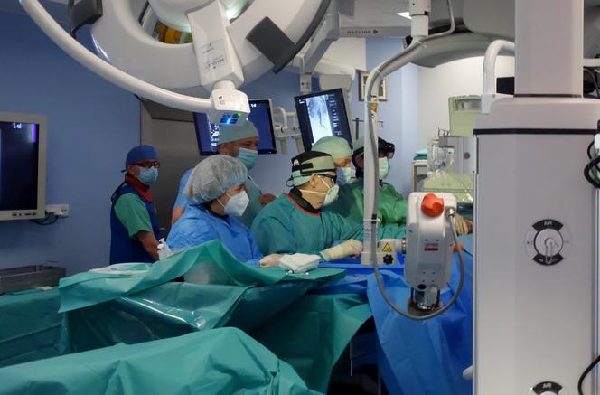 Chirurdzy w specjalnych okularach, a sama operacja trochę jak science fiction. W Lublinie wykonano innowacyjny zabieg.