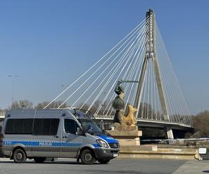 Zniszczyły pomnik Syrenki. Ich odpowiedź szokuje: „Nie chciałyśmy”. Urzędnicy planują czyszczenie monumentu